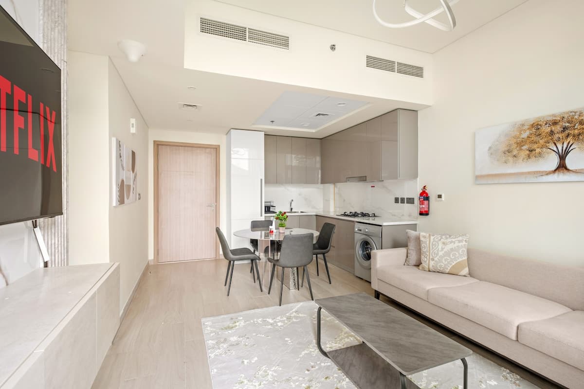 Chic 1 BR Unit in Azizi Riviera — photo 5