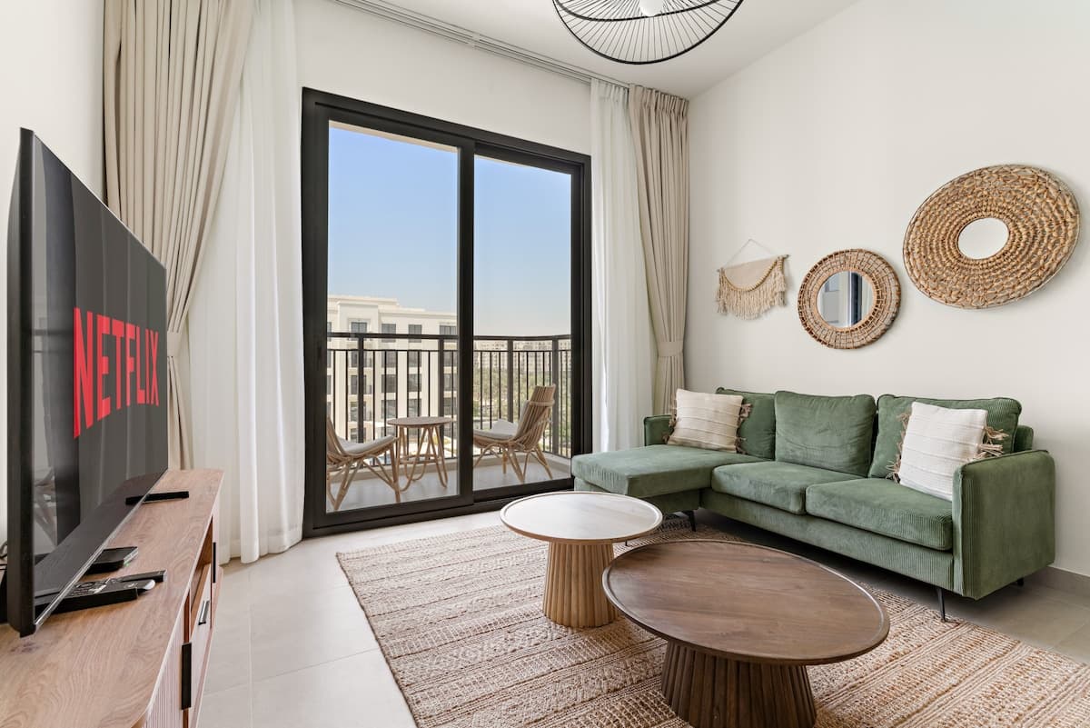 Modern comfort: 2 Br Family Unit!