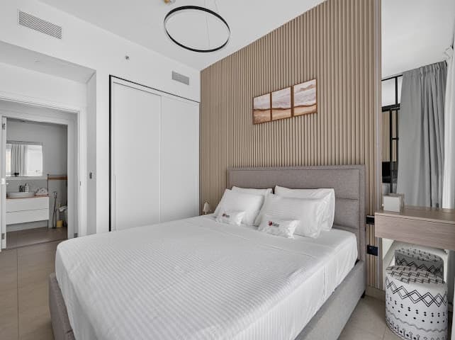 Bright & Airy 1-Bedroom in Collective — photo 6
