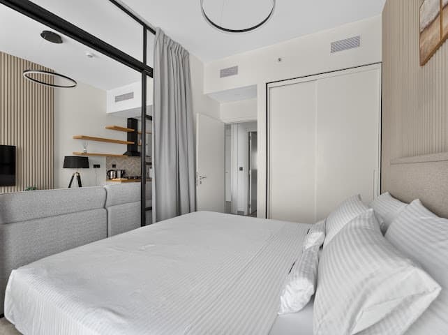 Bright & Airy 1-Bedroom in Collective — photo 7